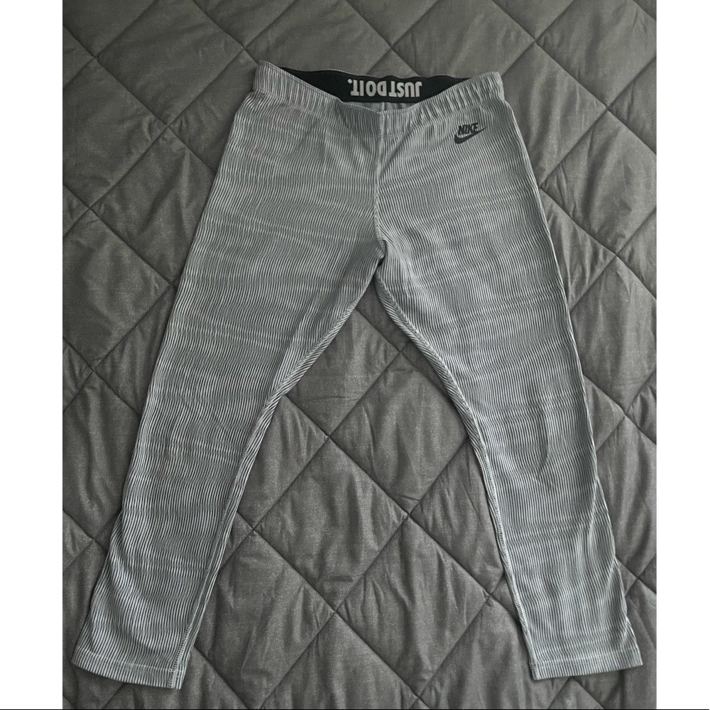 Nike Essential Mid Rise Leggings